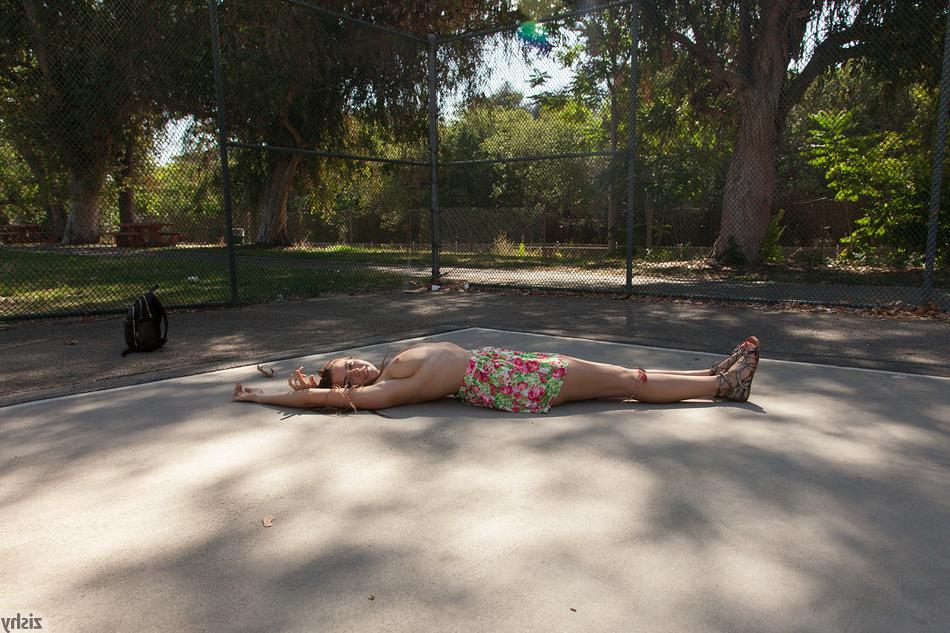 15P Teens  flashing outdoors