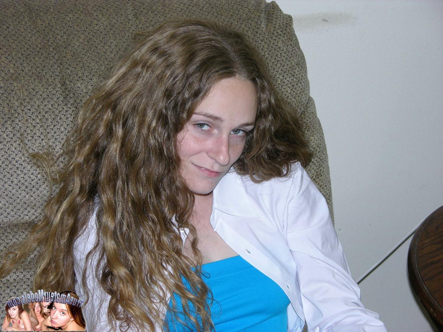 10P Amateur Girl Next Door Spreading Nude - Hailey H.