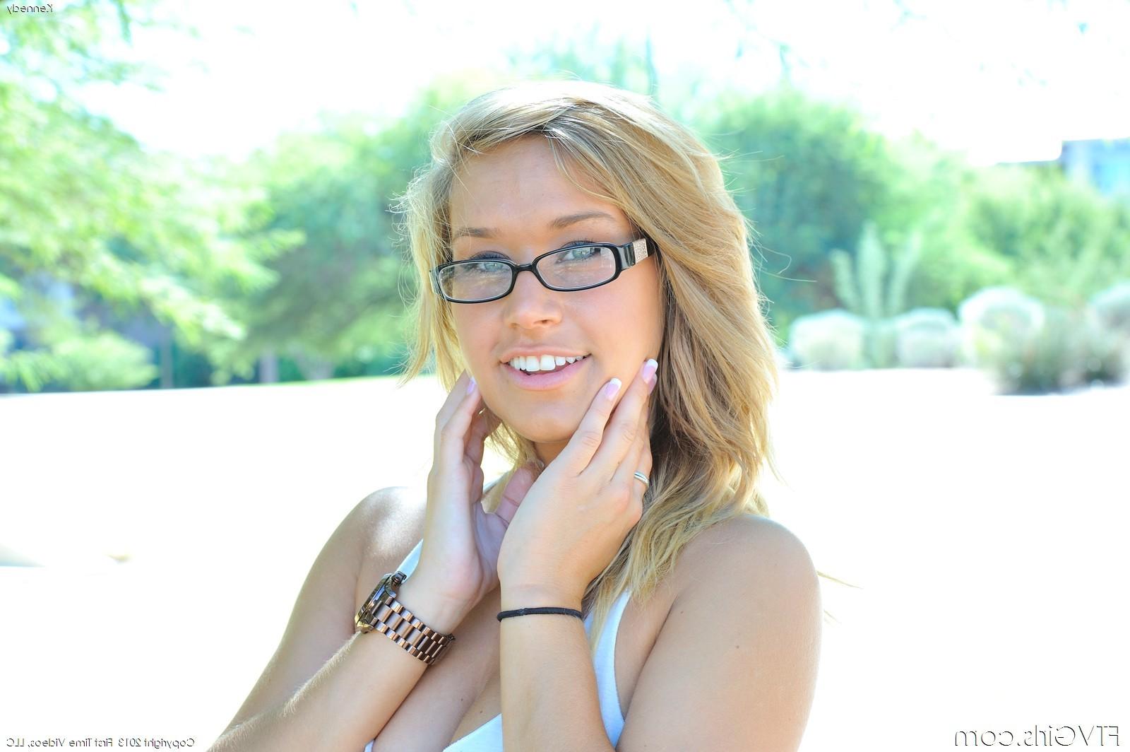 15P Teen flashing outdoors
