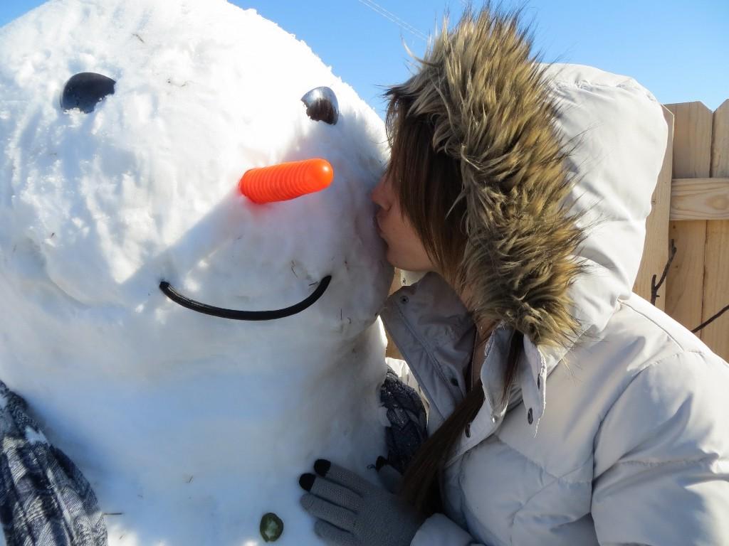 16P Amateur midwest teen sucks a snowman outside