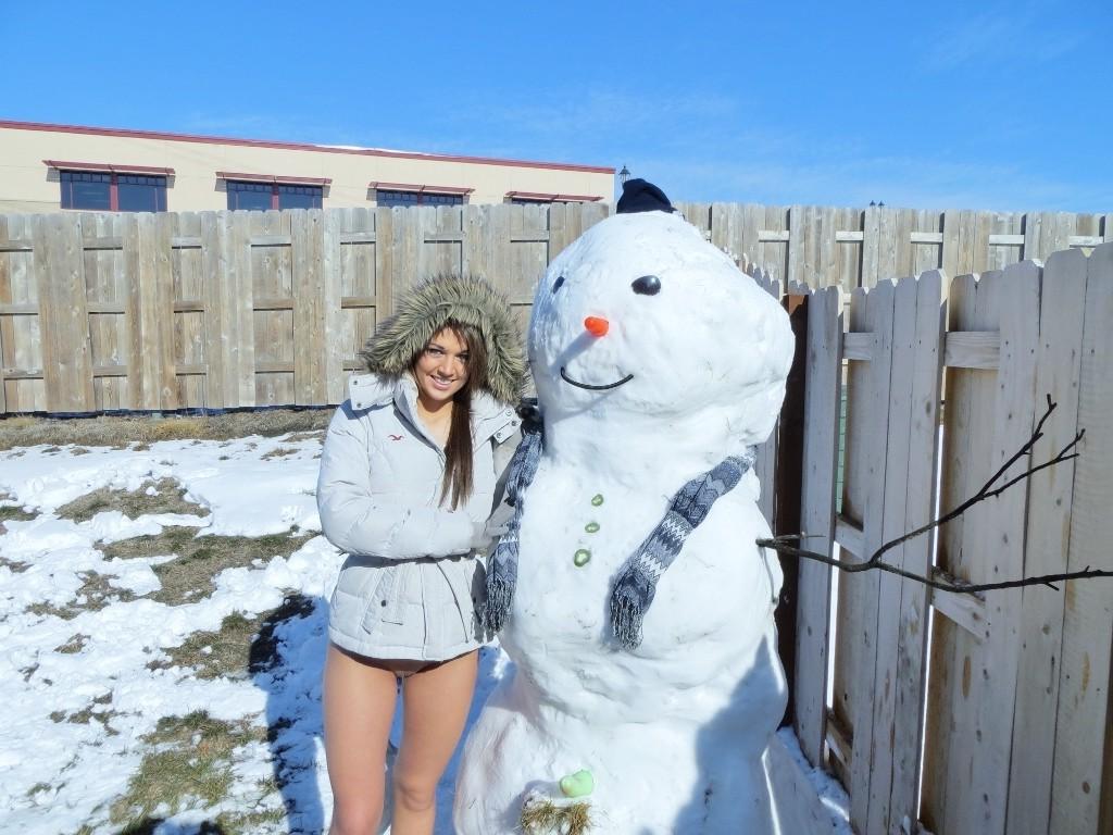 16P Amateur midwest teen sucks a snowman outside