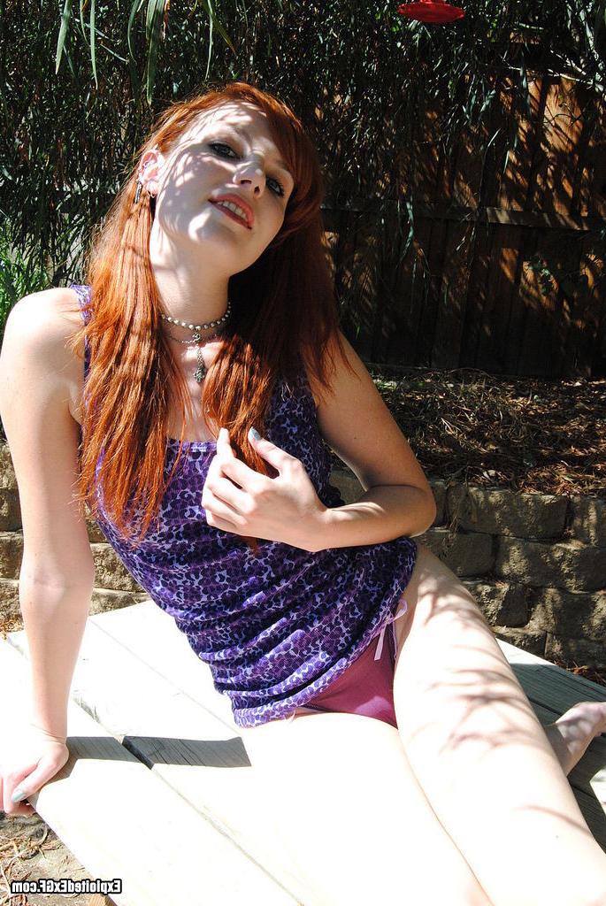 15P Solo sweet girl stripping outdoor