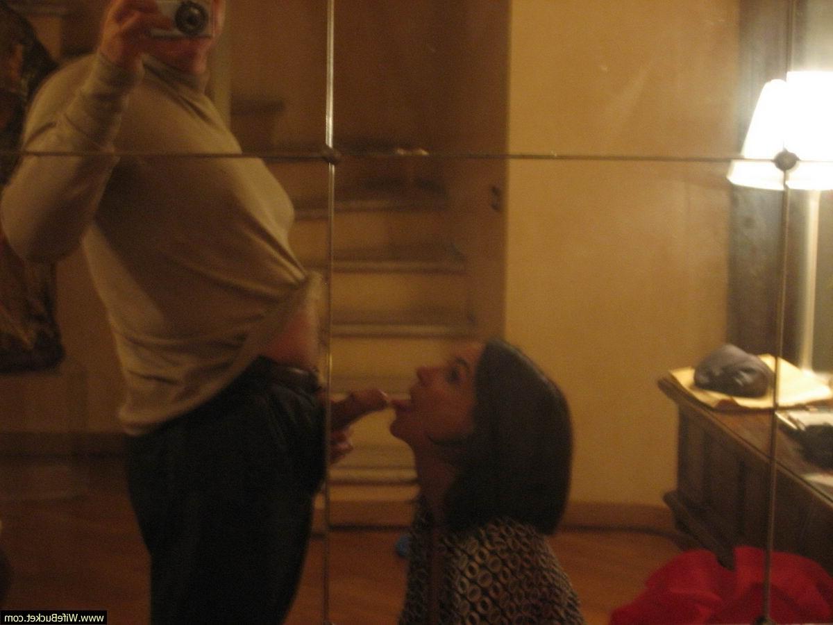 15P Real amateur wives giving blowjobs