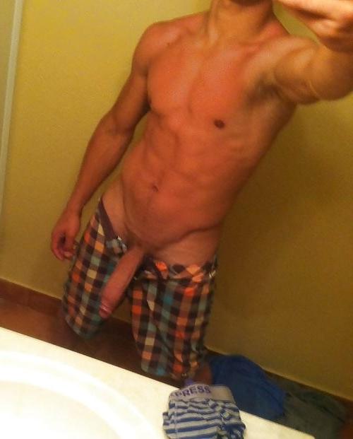 16P Naked amateur showing his sexy big dick
