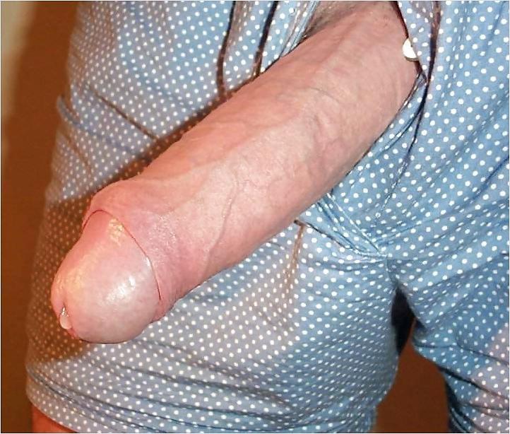 16P Naked amateur showing his sexy big dick