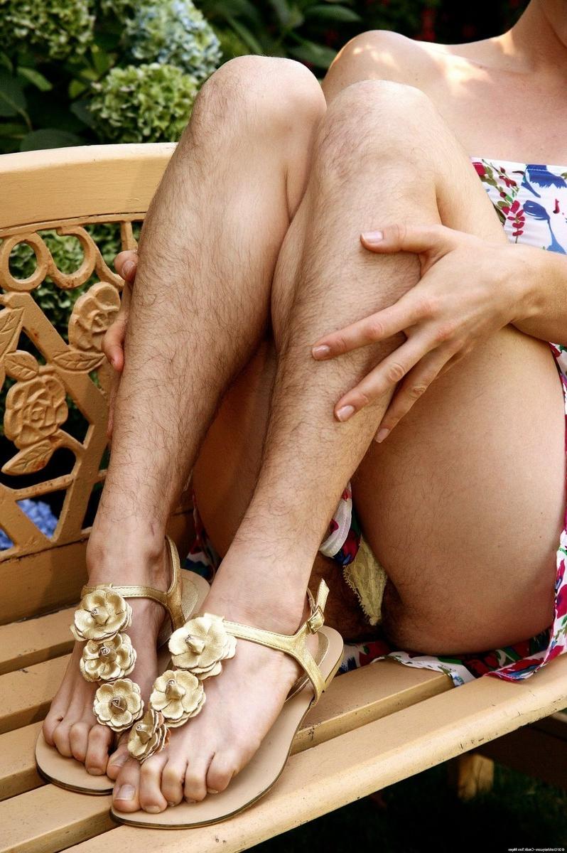 15P Tattooed hairy natural amateur Luca stripping and spreading outdoors
