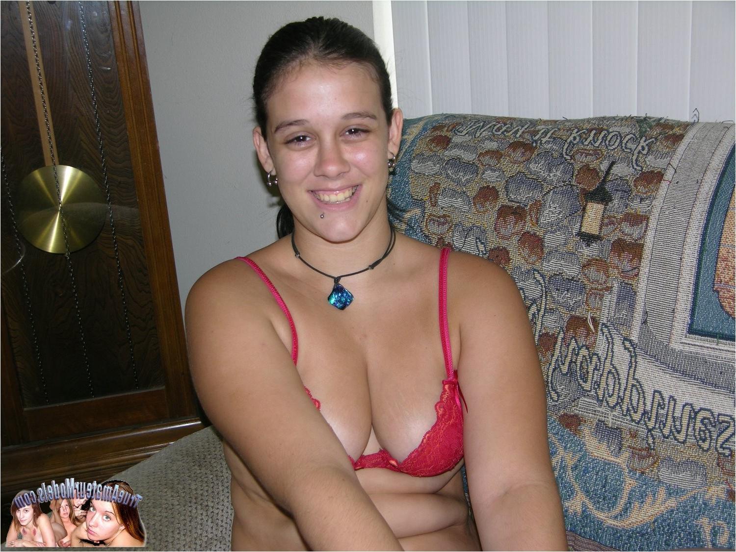 10P Nude Italian Amateur Chick Modeling Nude