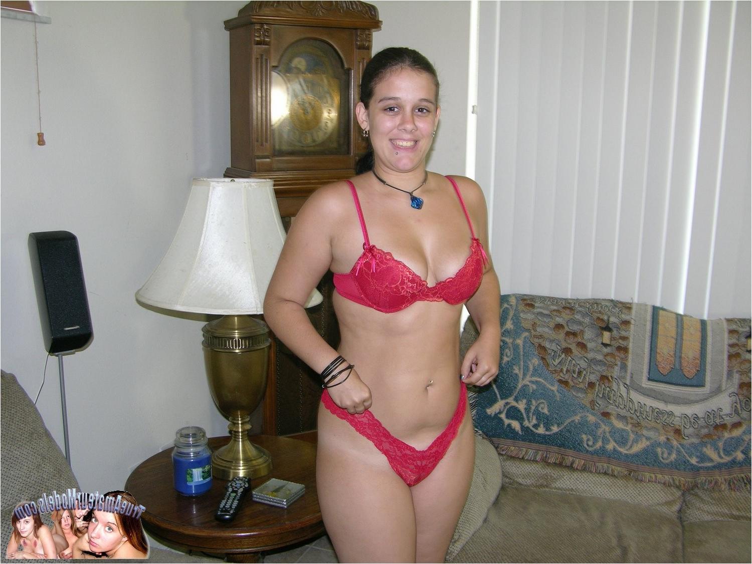 10P Nude Italian Amateur Chick Modeling Nude