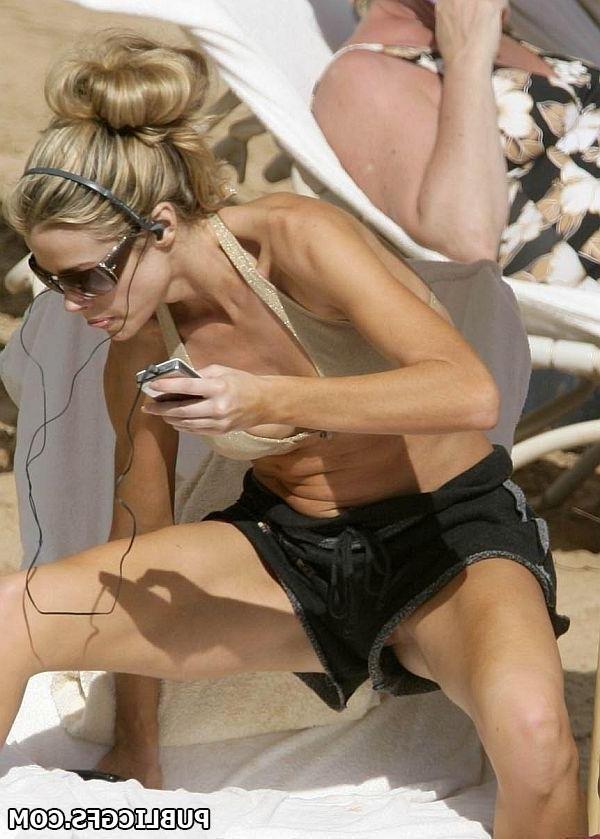 16P Hot Girlfriends Flashing Naked In Public Extreme Voyeur Delight Amateur Babes