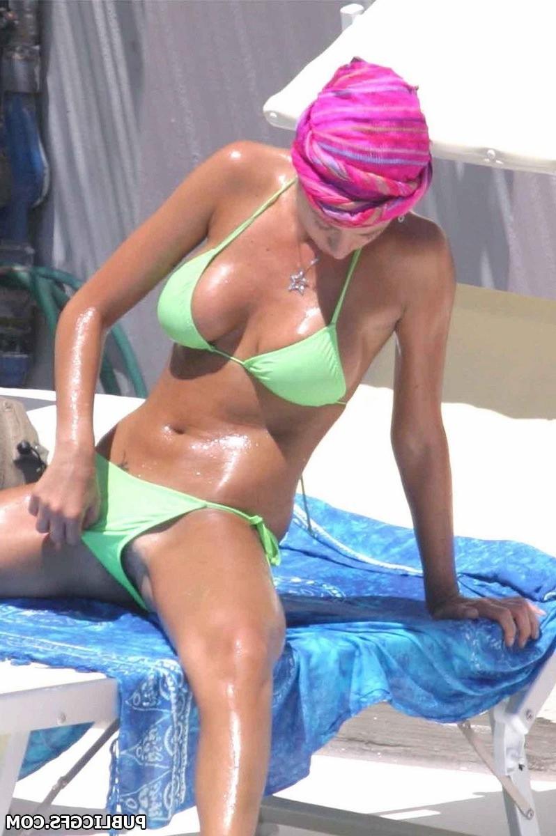 16P Hot Girlfriends Flashing Naked In Public Extreme Voyeur Delight Amateur Babes