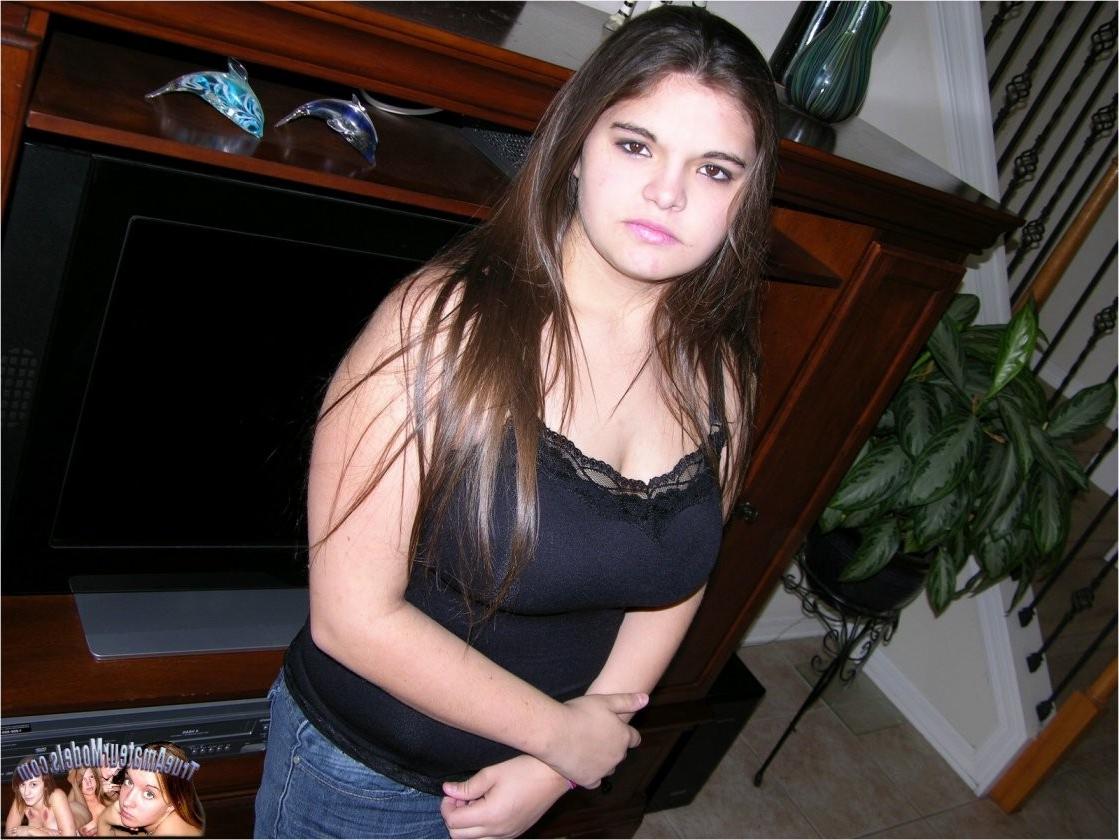 25P Chubby Amateur Honey Spreading The Brown Stained Asshole And Pink Pussy