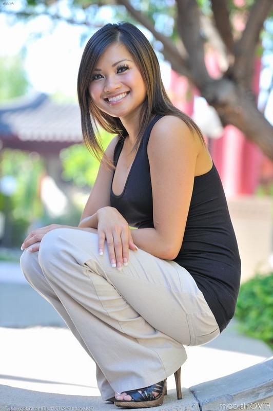 16P Cute Asian Flashing Outdoors