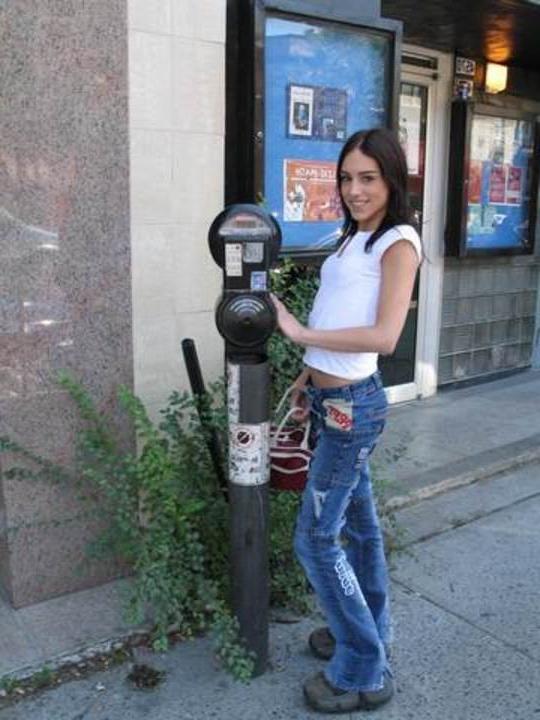 16P cute babe posing outdoors