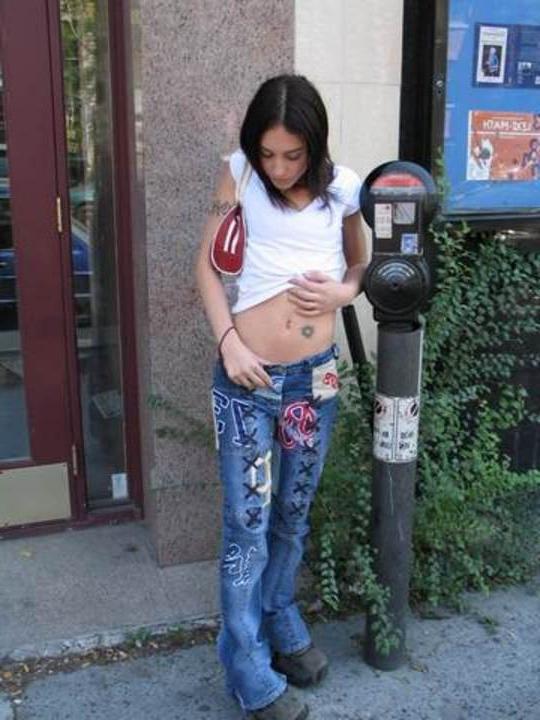 16P cute babe posing outdoors