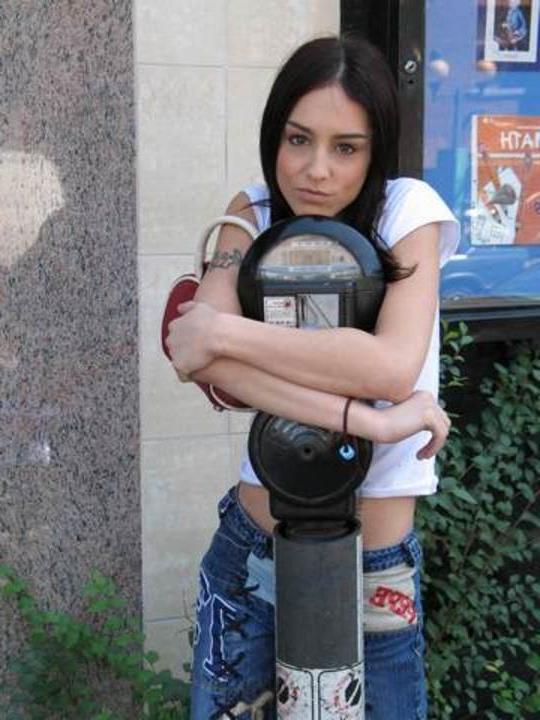 16P cute babe posing outdoors