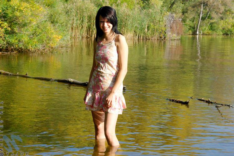 15P Alluring holly stripping all her clothes till gets totally naked in the lake