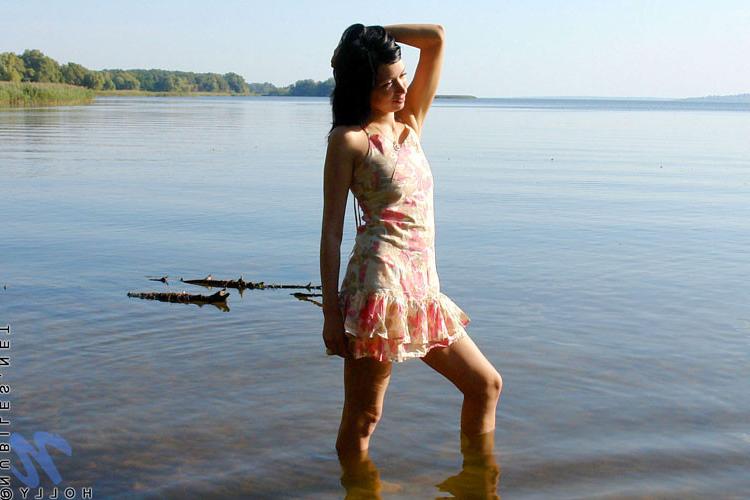 15P Alluring holly stripping all her clothes till gets totally naked in the lake
