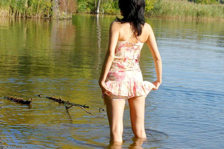 15P Alluring holly stripping all her clothes till gets totally naked in the lake