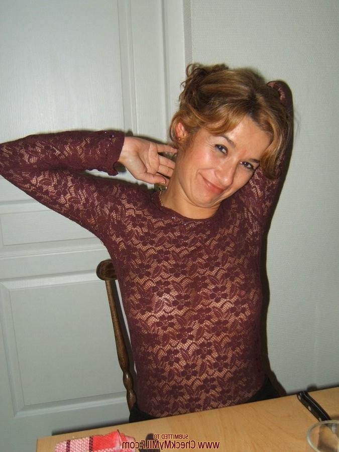 15P Mature amateur housewife posing