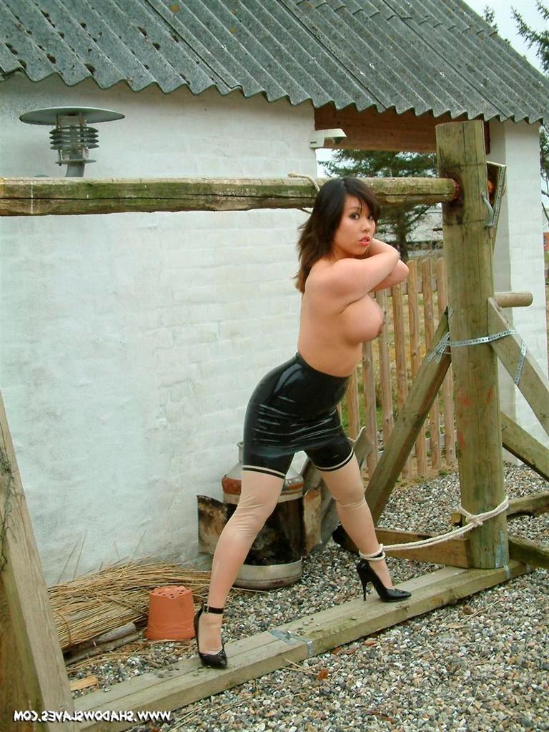 15P Latex outdoor bondage babe