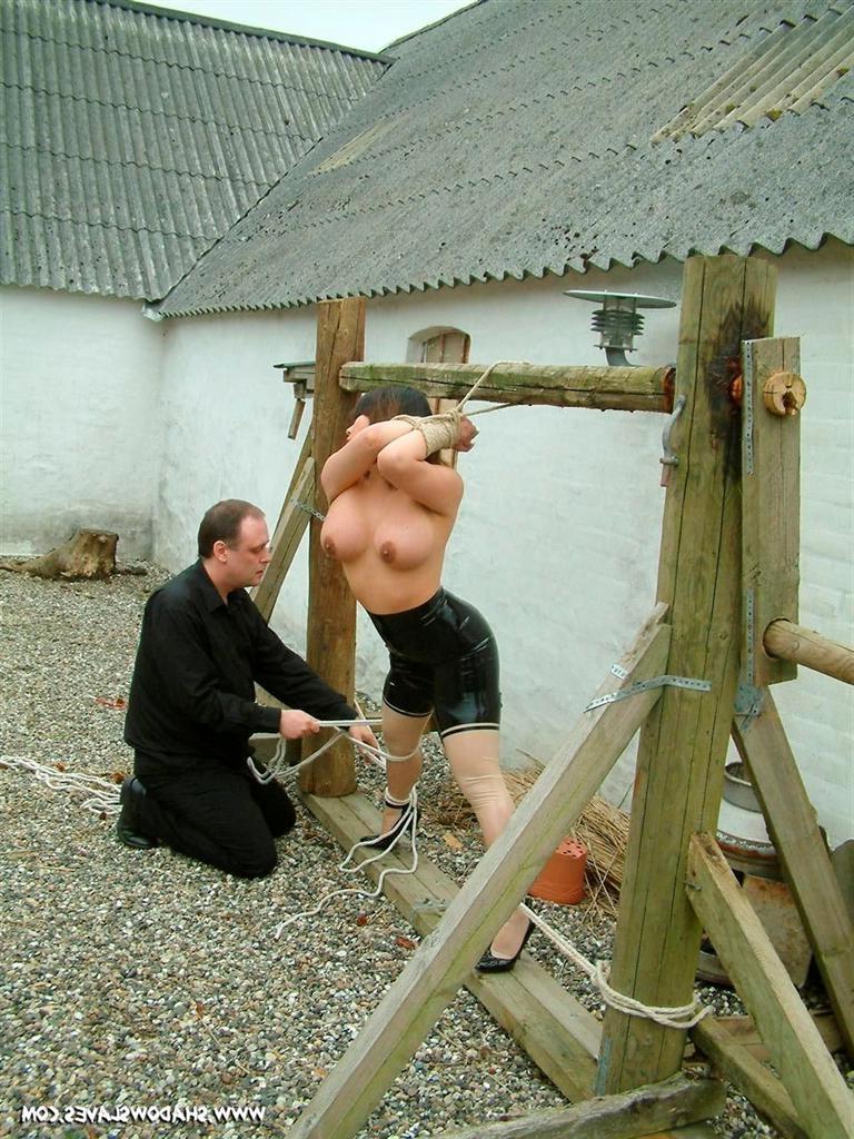 15P Latex outdoor bondage babe