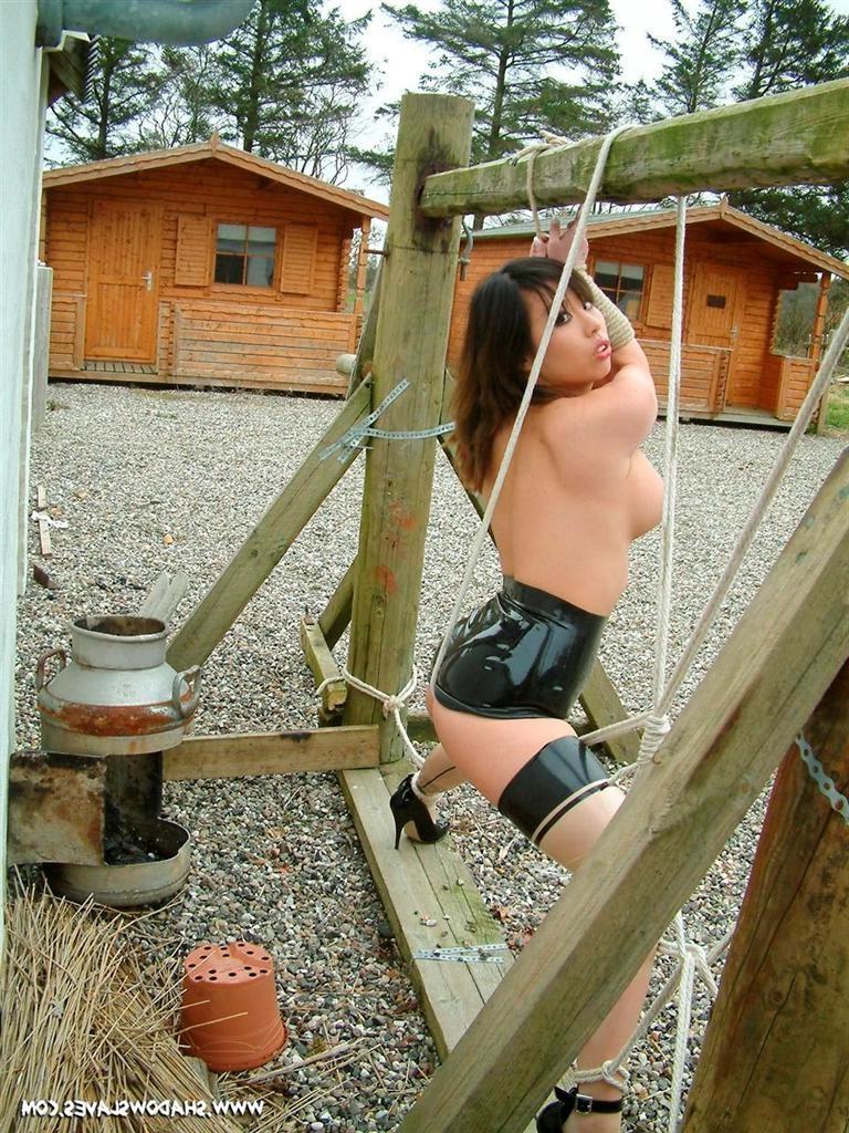 15P Latex outdoor bondage babe