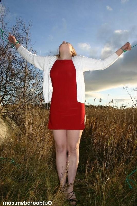 16P Cute amateur girl in outdoor bondage