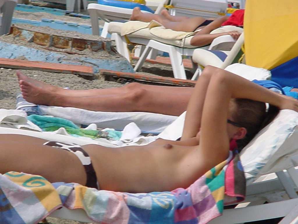 15P All eyes are on this young nudist as she sunbathes