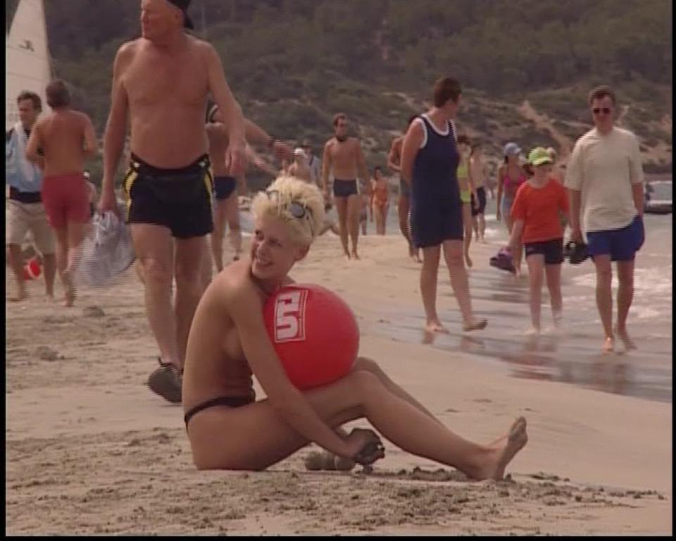 15P Curvy babe bares all at a nudist beach in the sun