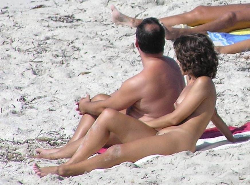 15P Gorgeous nudist girl gets an all over tan