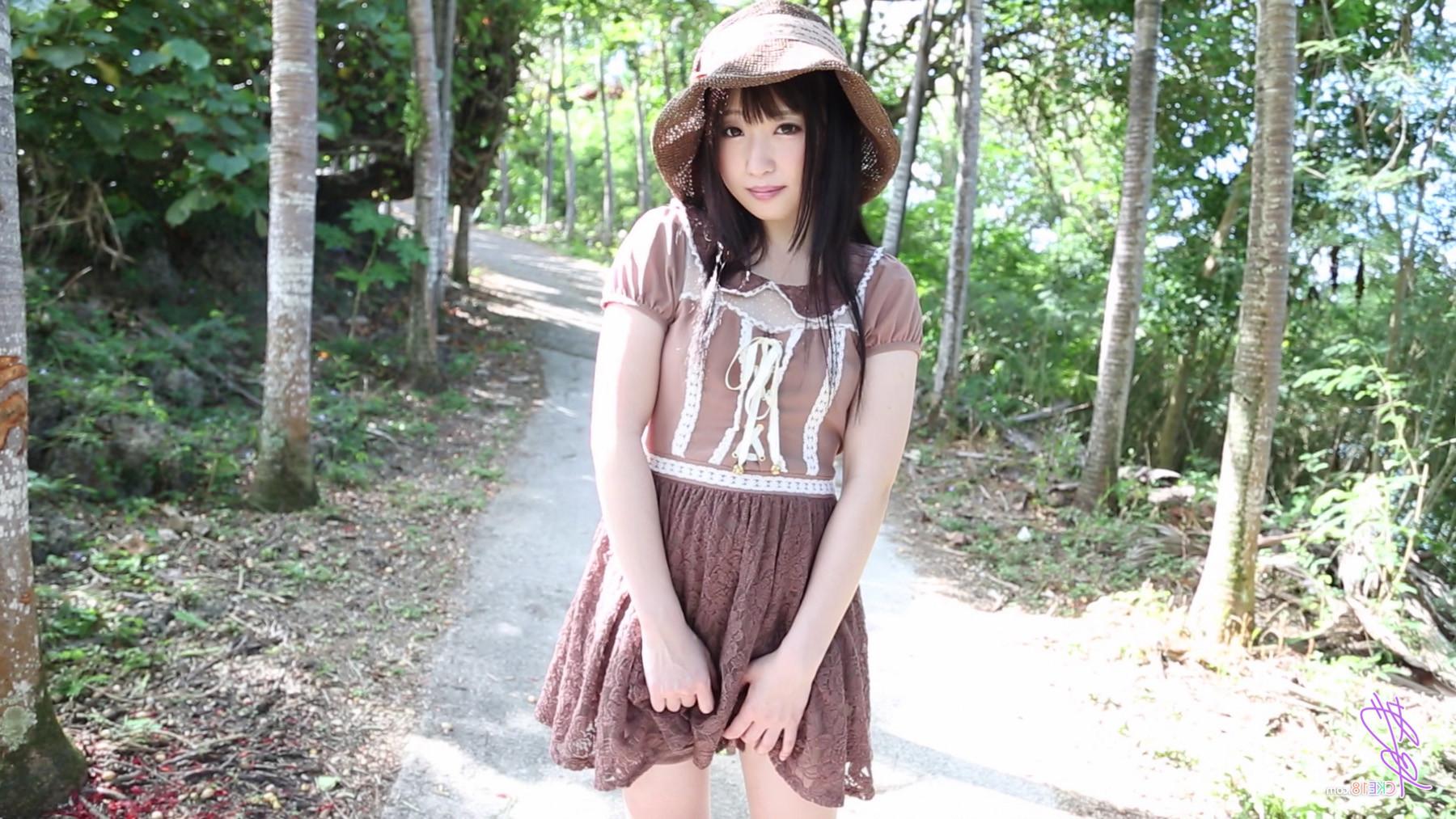 15P Cute Japanese tease outdoors