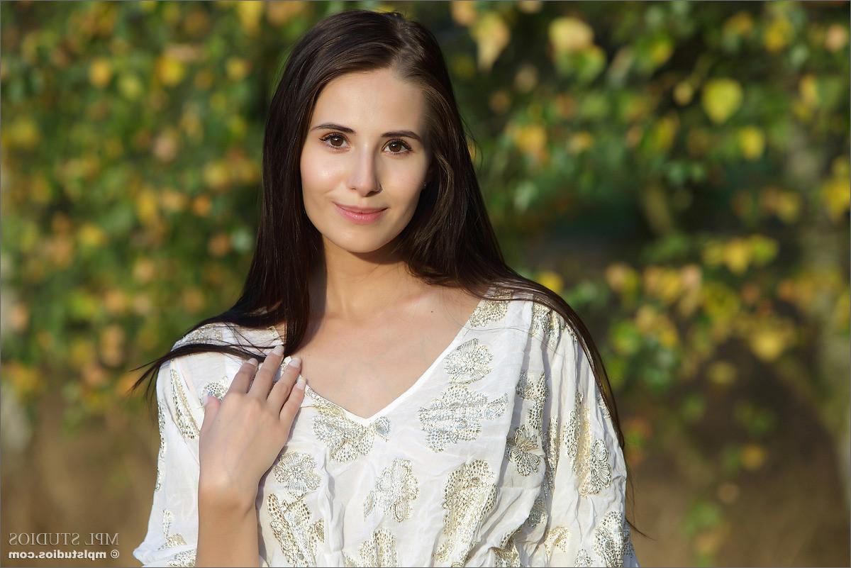 12P Beautiful teen Vanessa enjoying getting naked outdoors