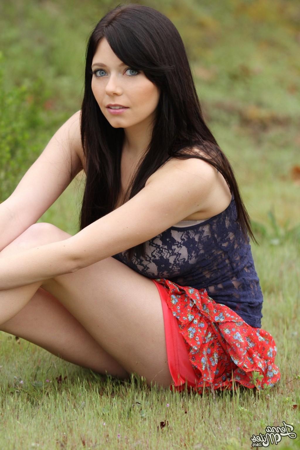 15P Busty teen country girl outdoors