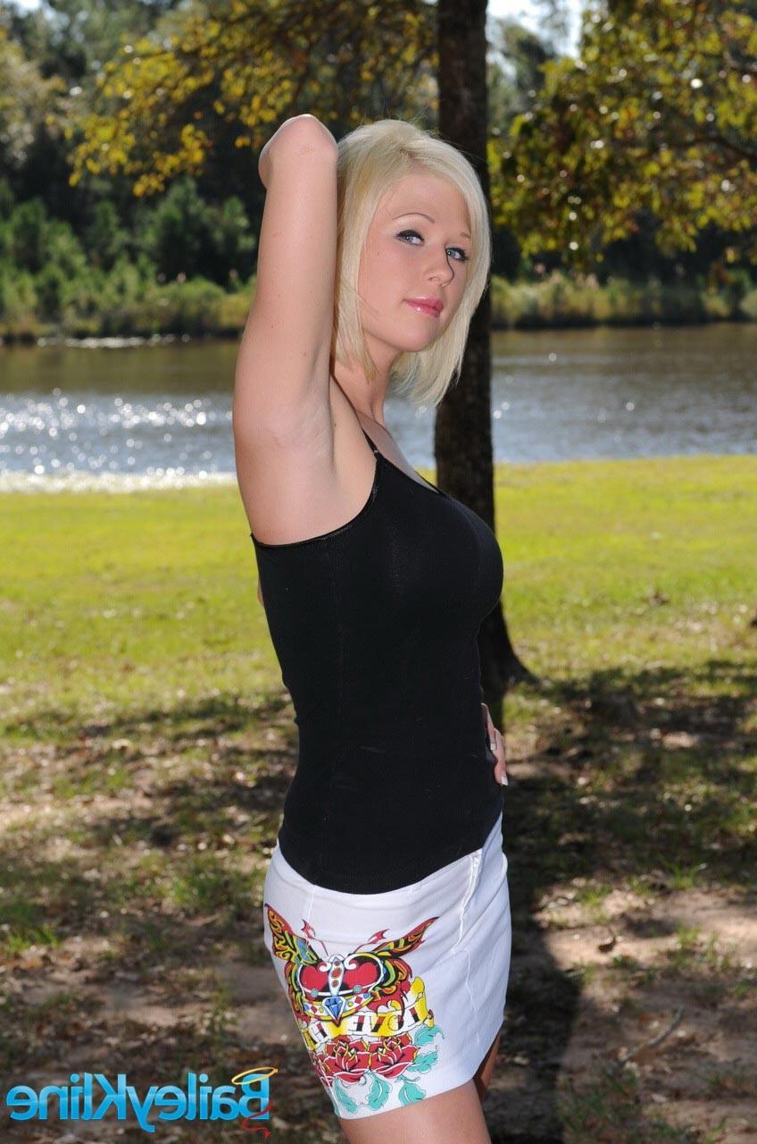 16P Big boob blonde teen flashing pussy outdoors