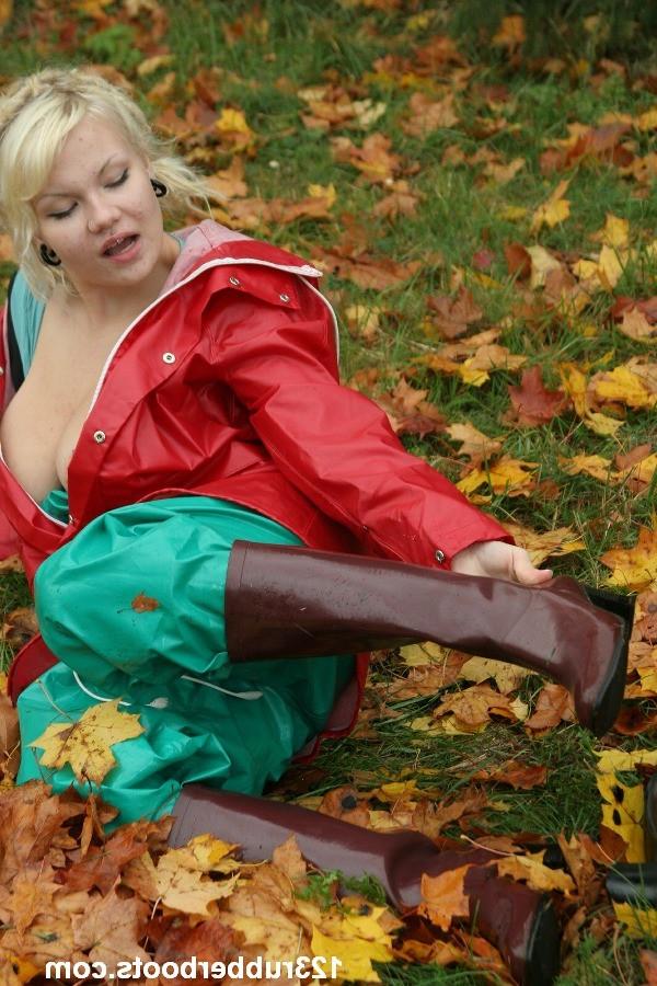 20P Big boobs girl in rubber rainwear fetish fun outdoors.