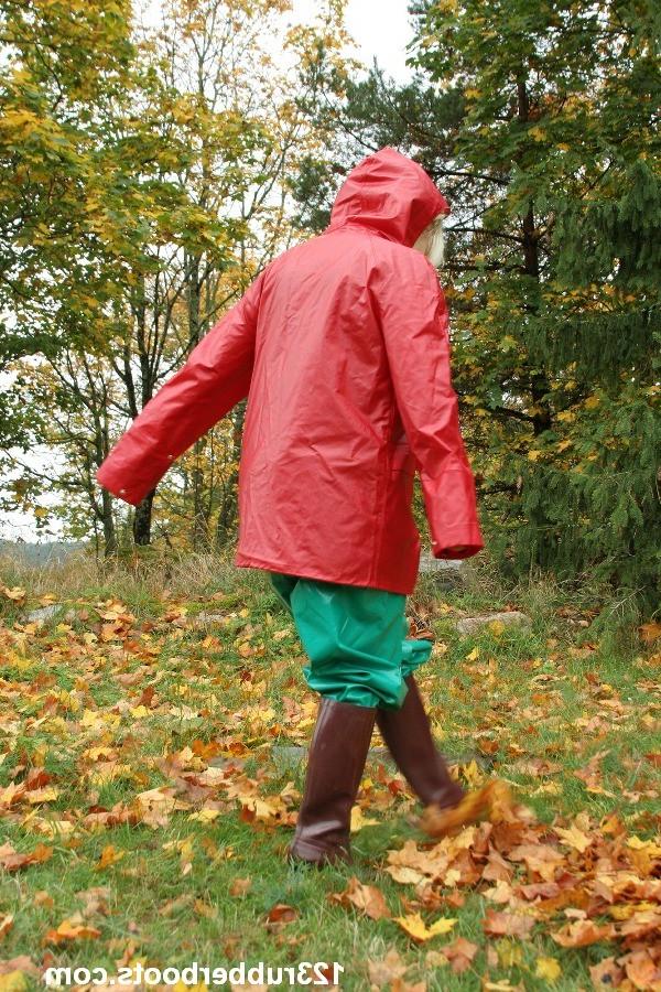 20P Big boobs girl in rubber rainwear fetish fun outdoors.