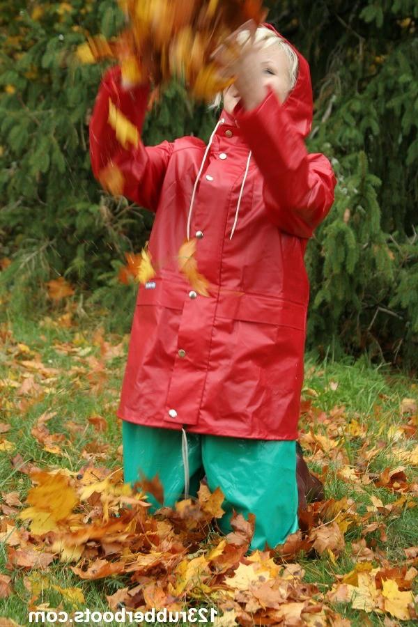 20P Big boobs girl in rubber rainwear fetish fun outdoors.