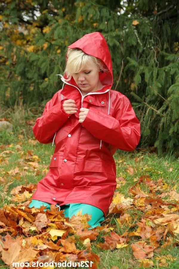 20P Big boobs girl in rubber rainwear fetish fun outdoors.