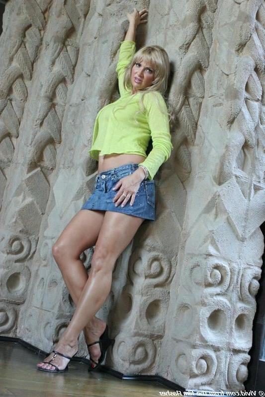 15P Alluring Savanna Samson strips off her sweater and skirt