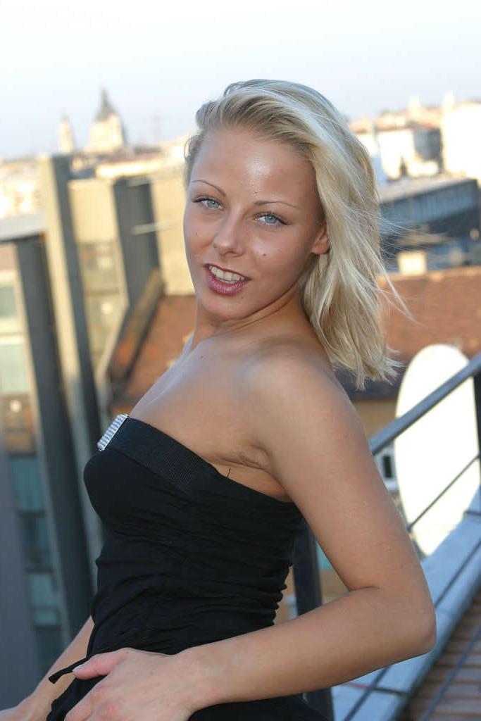 18P Perky blonde teen strips outdoors on the balcony