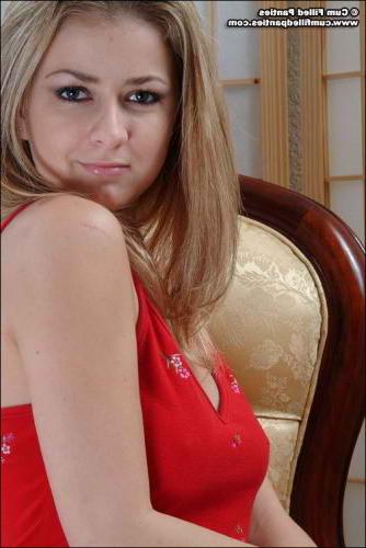 18P Alluring blonde baring pussy peeks