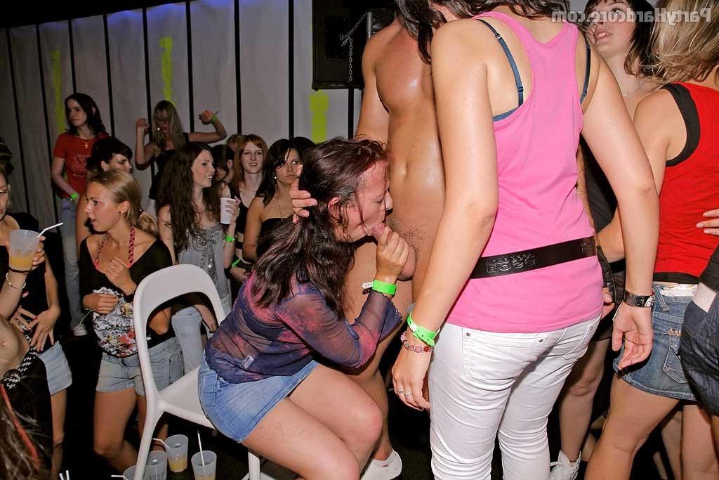 15P Amateur blowjobs and pussies fucked in sex party hardcore