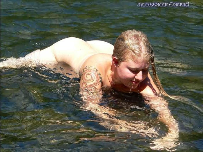 15P Chubby Natural Chick Swimming Naked Outdoors in River