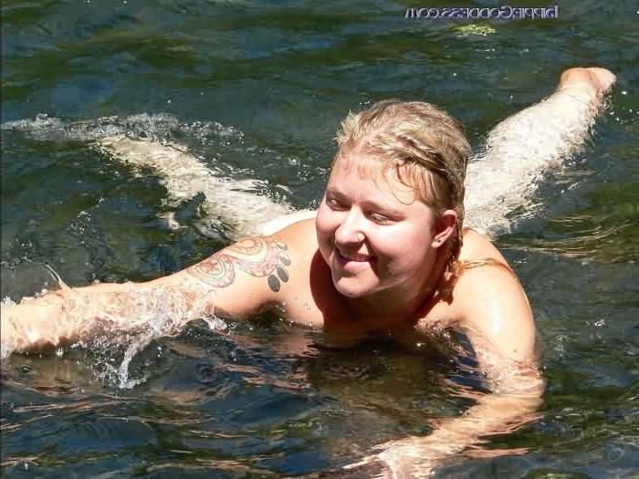 15P Chubby Natural Chick Swimming Naked Outdoors in River