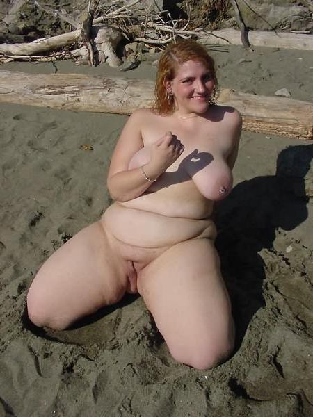 20P Huge busty BBW outdoor