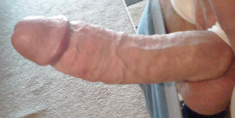 16P Next door amateur showing his long white penis