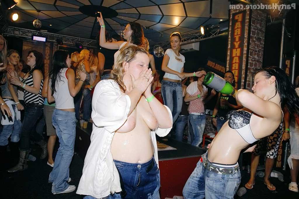 16P Amateur gangbang sex with chickes fucking