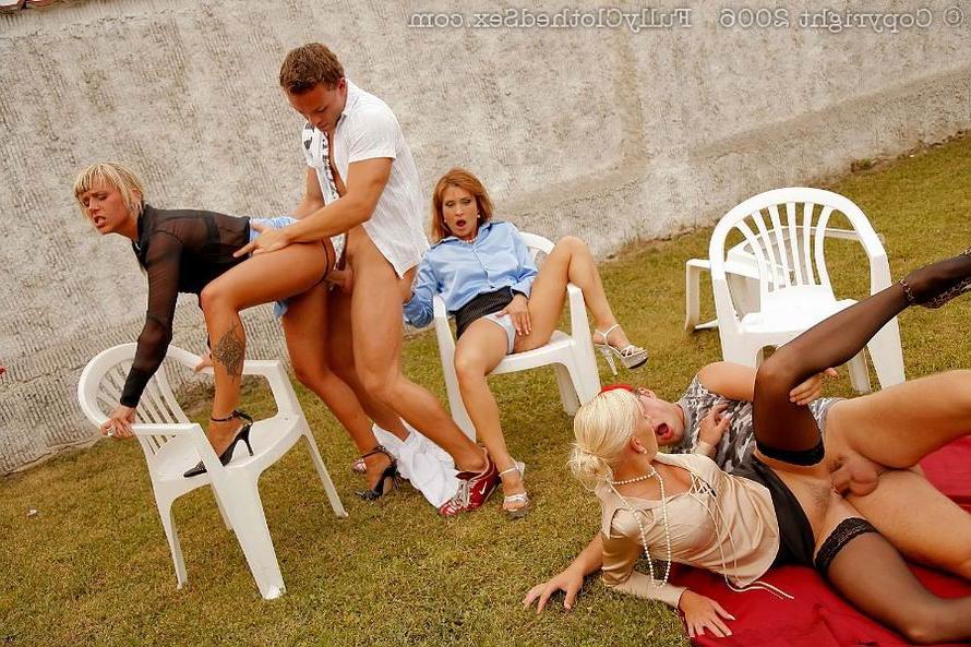 16P Fully clothed outdoor groupsex