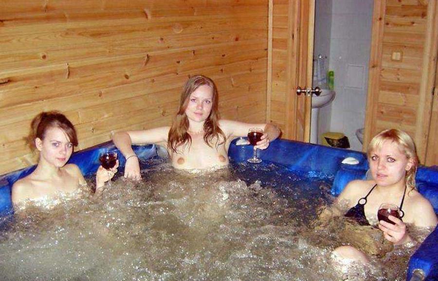 15P Really drunk amateur girls at a pool party