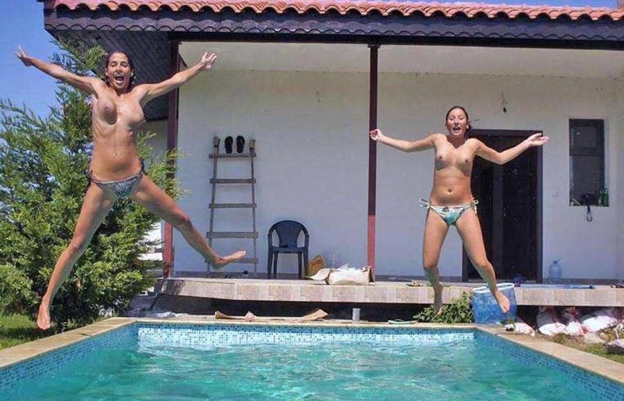 15P Really drunk amateur girls at a pool party